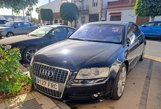 Audi S8 D3