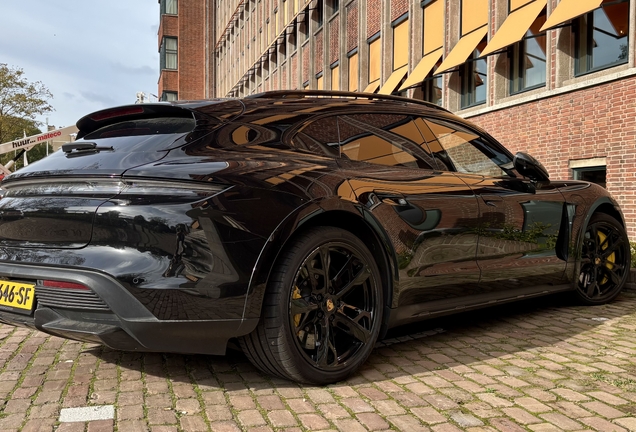 Porsche Taycan Turbo S Cross Turismo