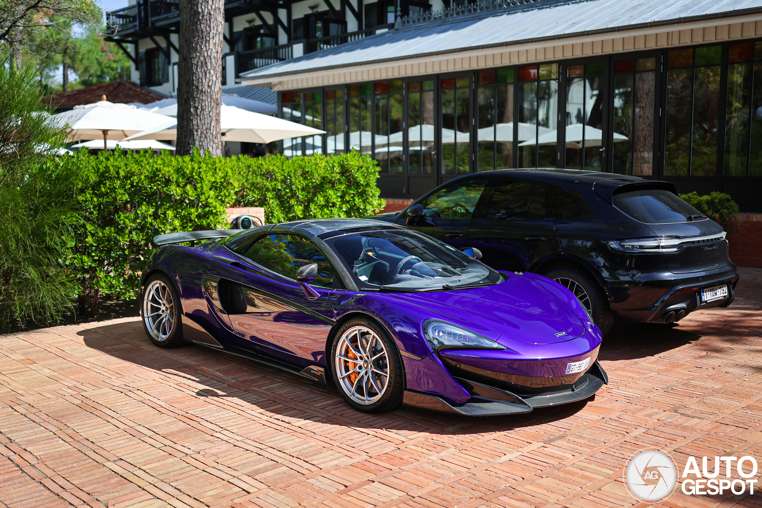 Paarse McLaren 600LT is perfectie