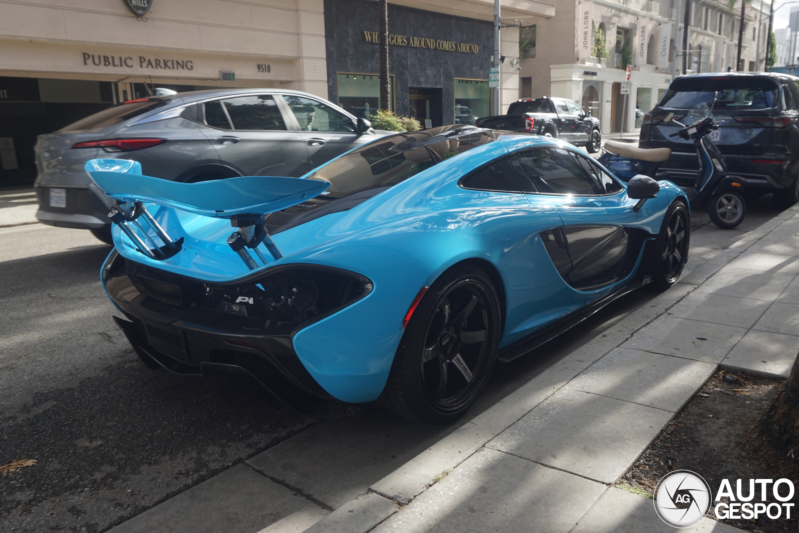 McLaren P1 valt zelfs in Beverly Hills op!