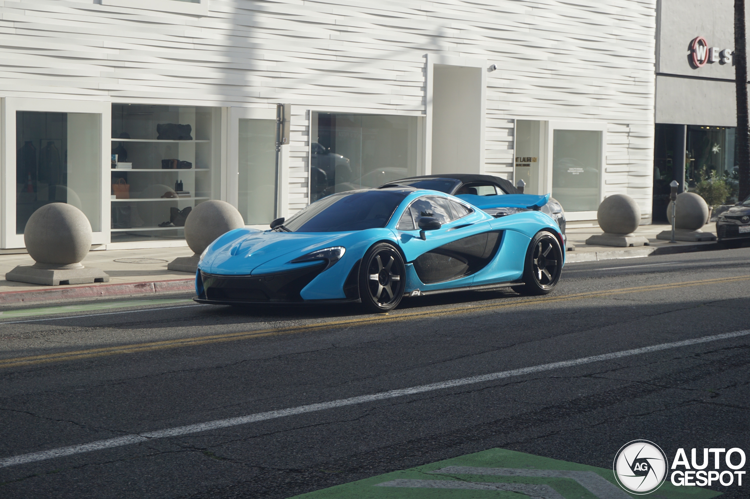 McLaren P1 valt zelfs in Beverly Hills op!
