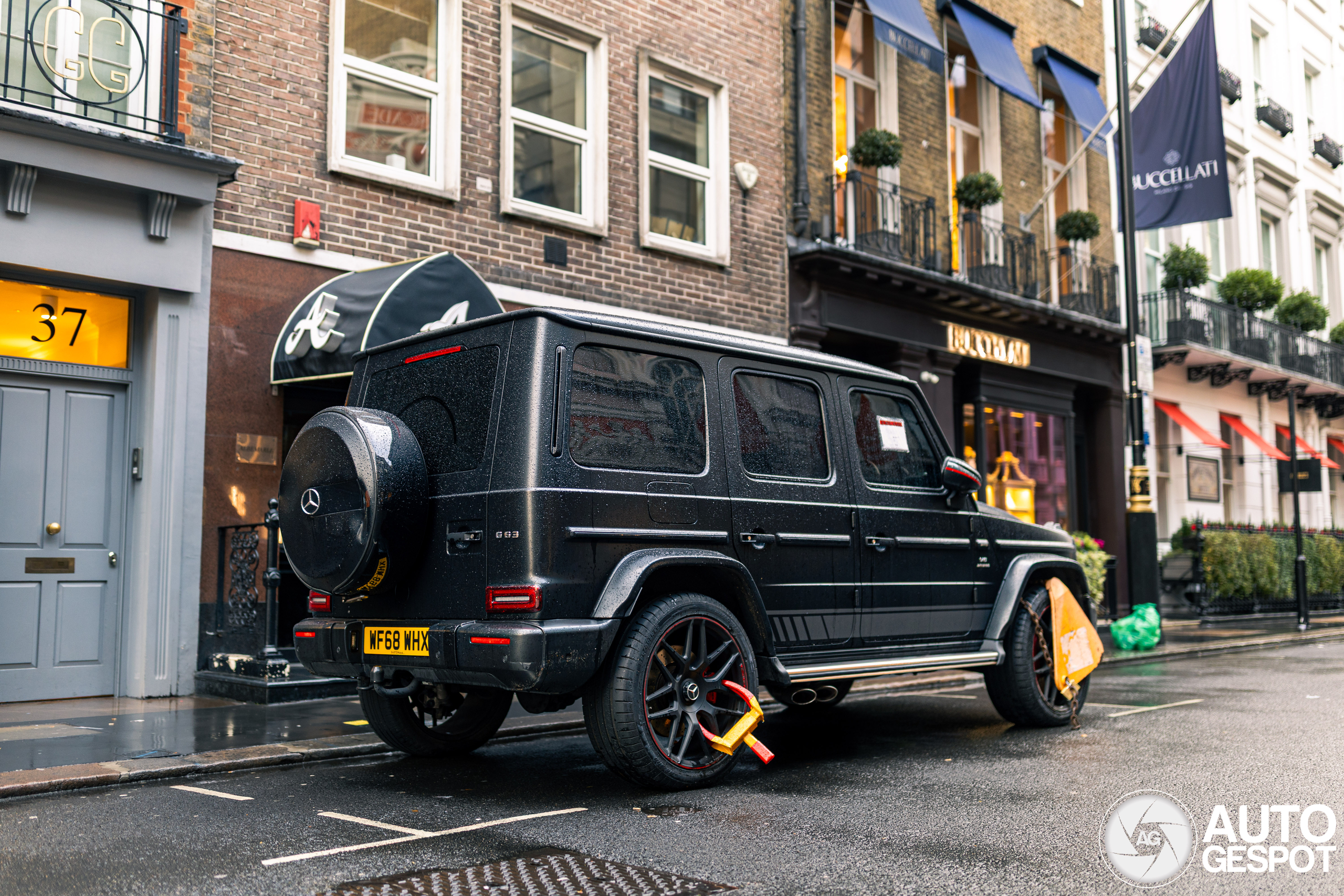 Mercedes-AMG G 63 in London met een wielklem
