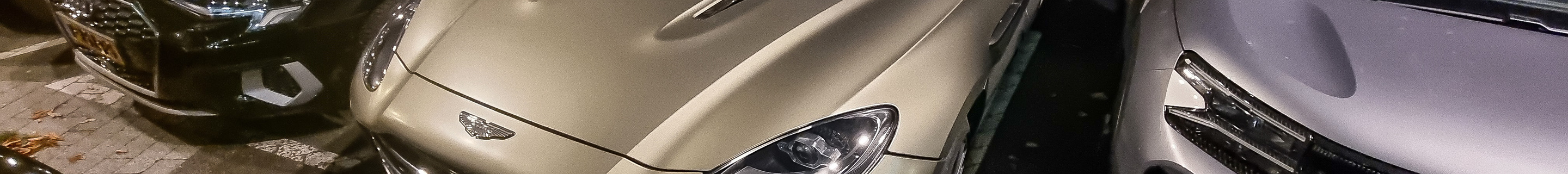 Aston Martin DBX707