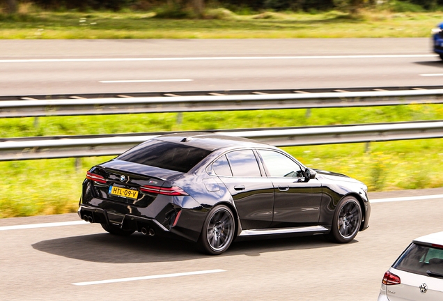 BMW M5 G90