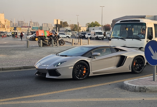 Lamborghini Aventador LP700-4 Roadster
