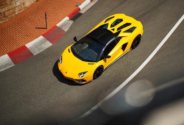Lamborghini Aventador S LP740-4 Roadster