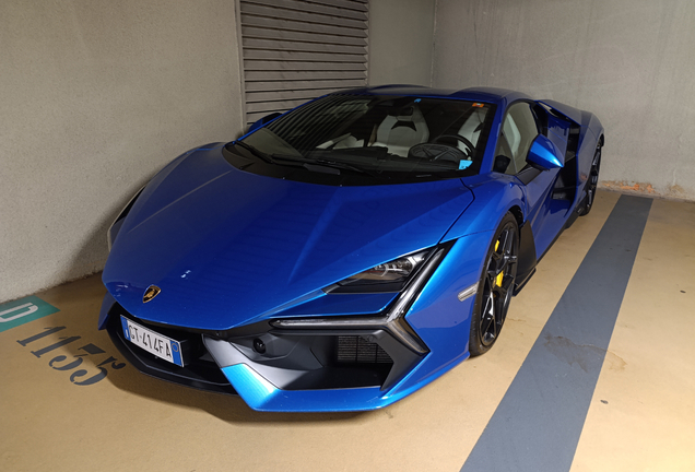 Lamborghini Revuelto