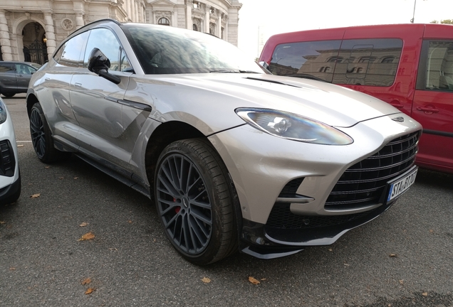 Aston Martin DBX707