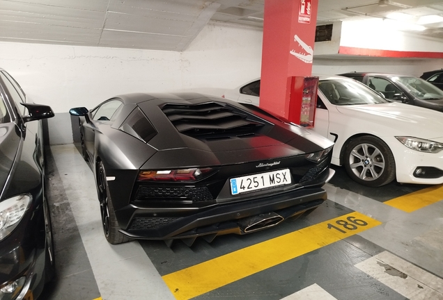 Lamborghini Aventador S LP740-4