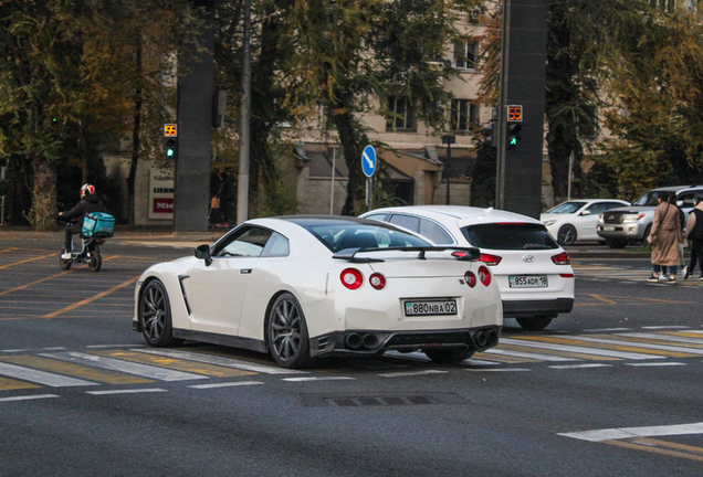 Nissan GT-R 2012