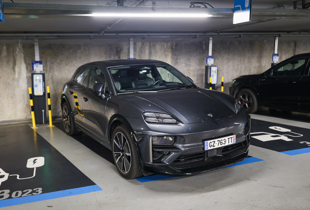 Porsche Macan EV Turbo