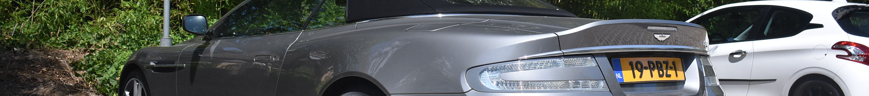 Aston Martin DBS Volante