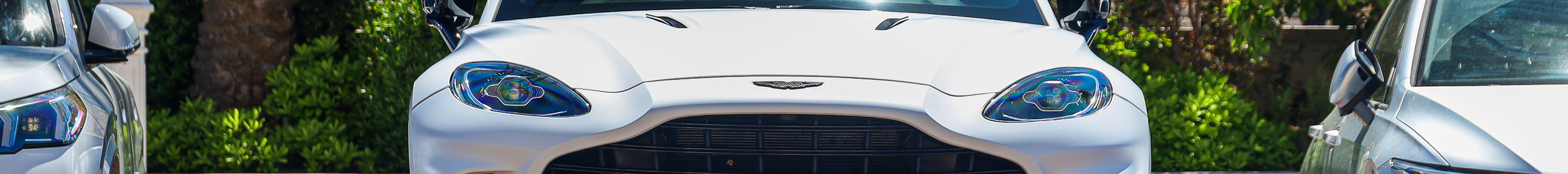 Aston Martin DBX707