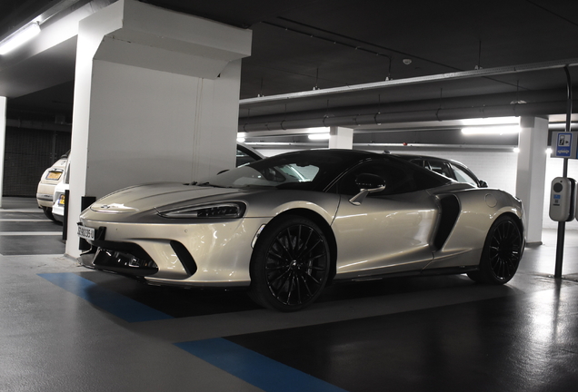 McLaren GT