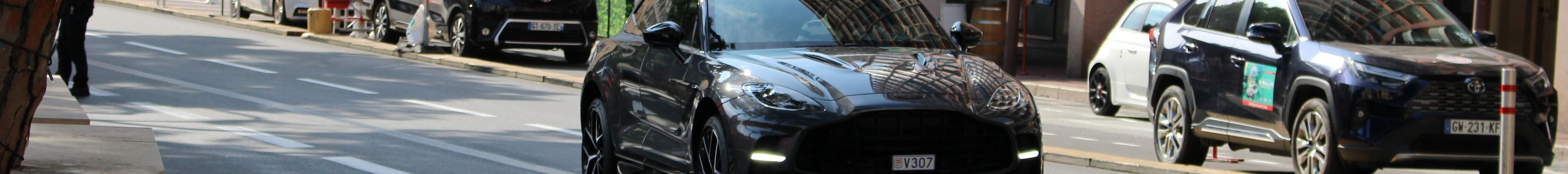 Aston Martin DBX707