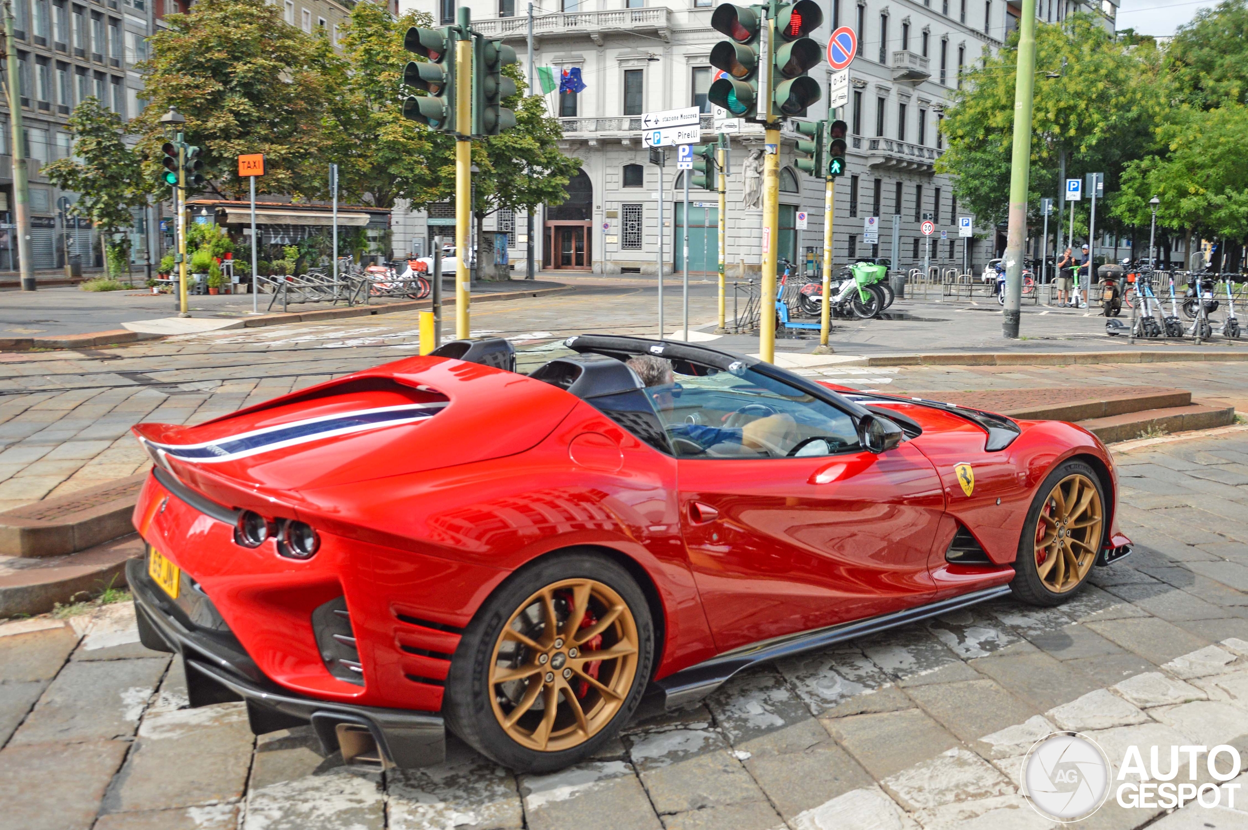 Dit is toch vingerlikkend lekker: Ferrari 812 Competizione A