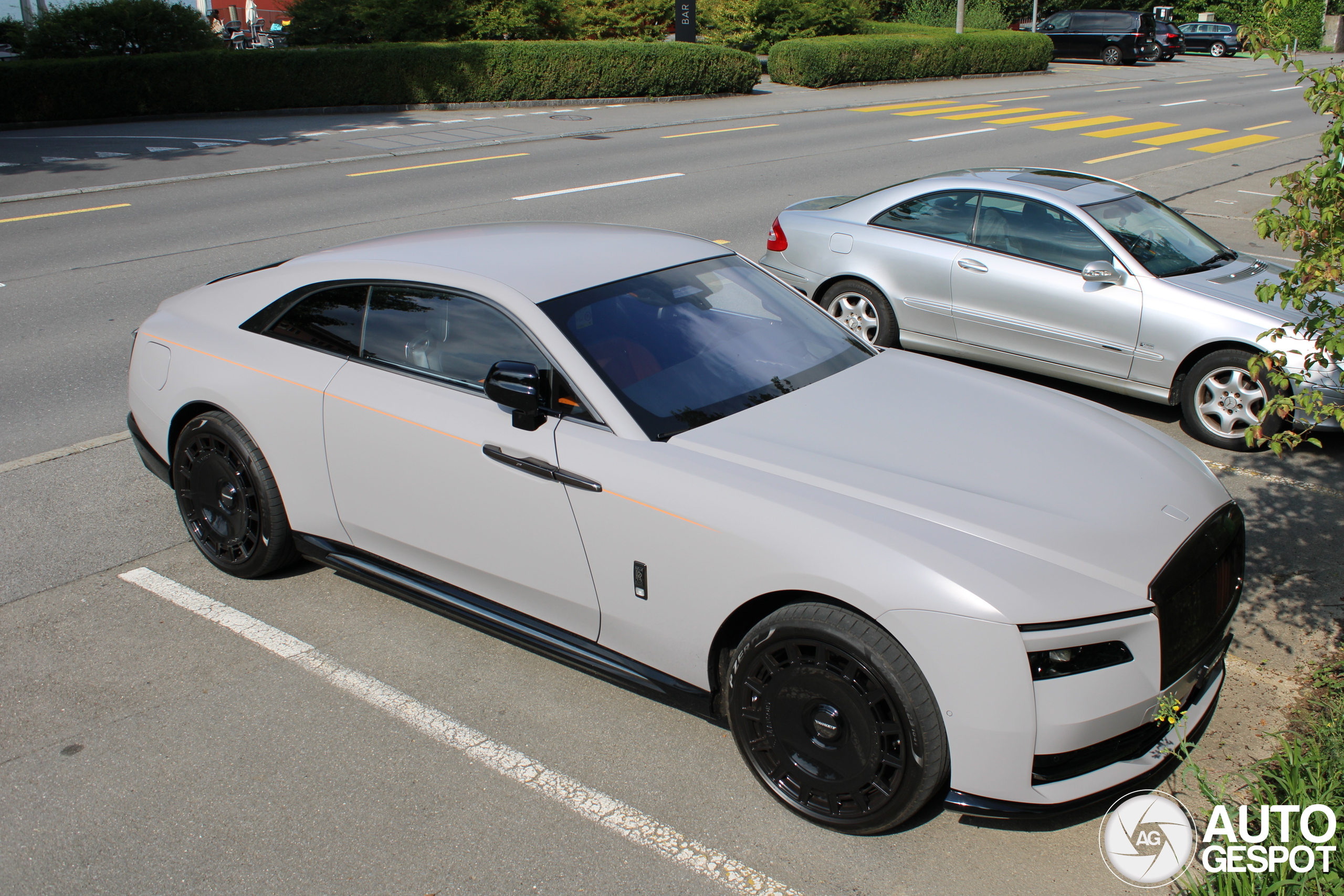 Heerlijk samengestelde Rolls-Royce Spectre gespot