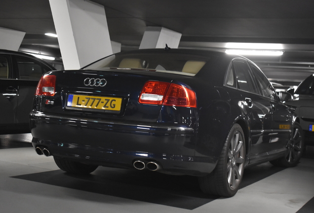 Audi S8 D3
