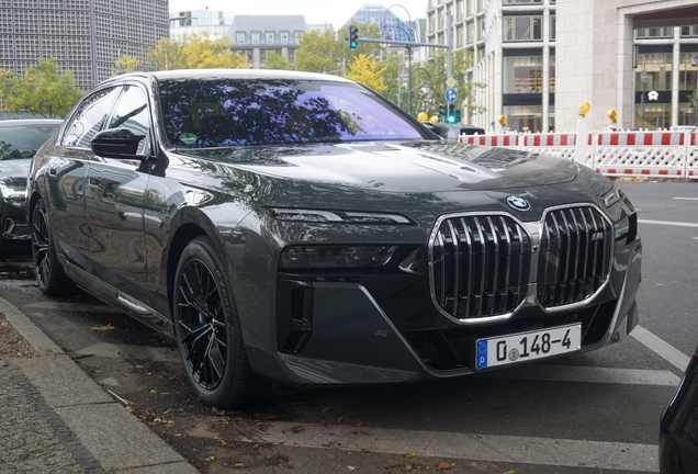 BMW M760e xDrive