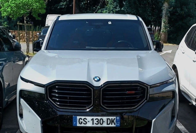 BMW XM G09 Label Red