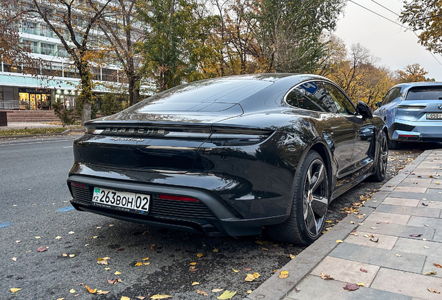 Porsche Taycan Turbo