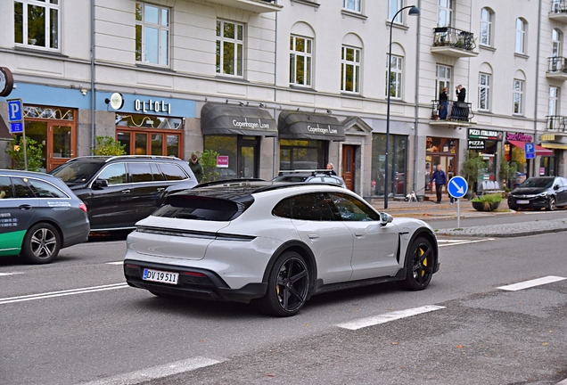 Porsche Taycan Turbo S Cross Turismo