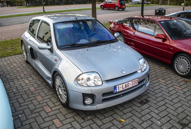 Renault Clio V6