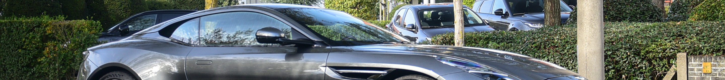 Aston Martin DB12