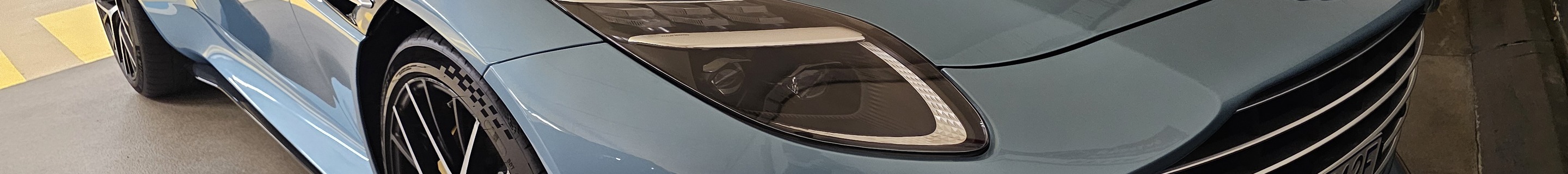 Aston Martin DB12 Volante