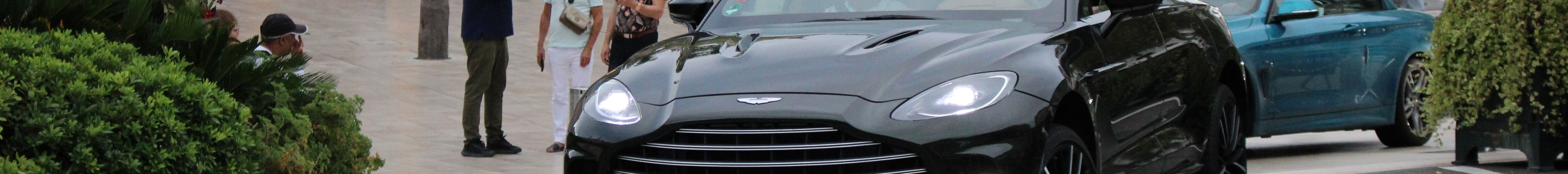 Aston Martin DBX707