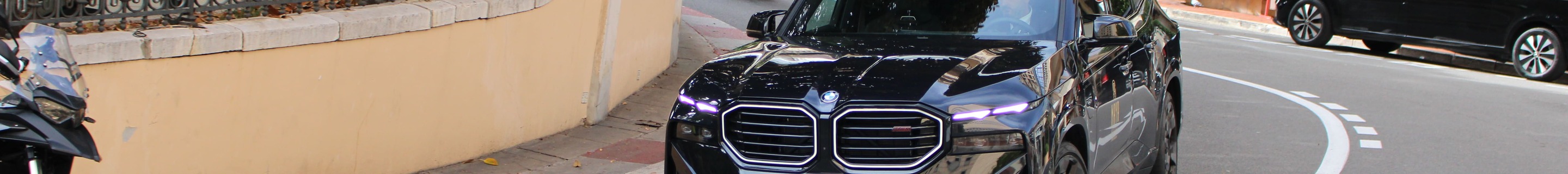 BMW XM G09 Label Red