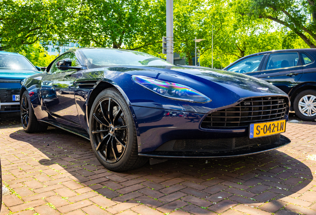 Aston Martin DB11 AMR