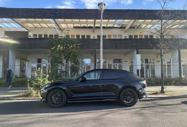 Aston Martin DBX707