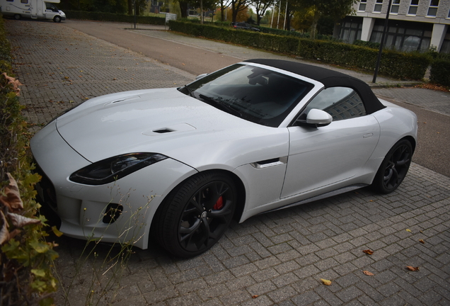 Jaguar F-TYPE R AWD Convertible