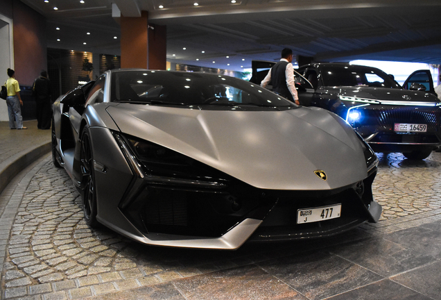 Lamborghini Revuelto