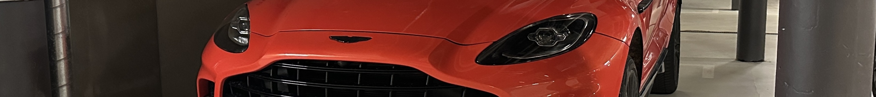 Aston Martin DBX707