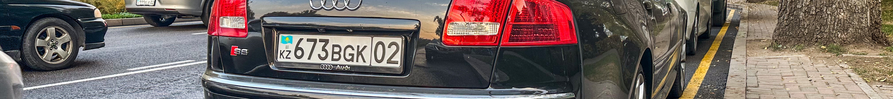 Audi S8 D3