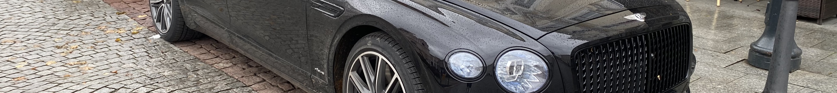 Bentley Flying Spur V8 Azure