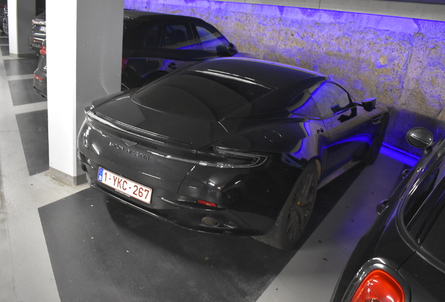 Aston Martin DB12