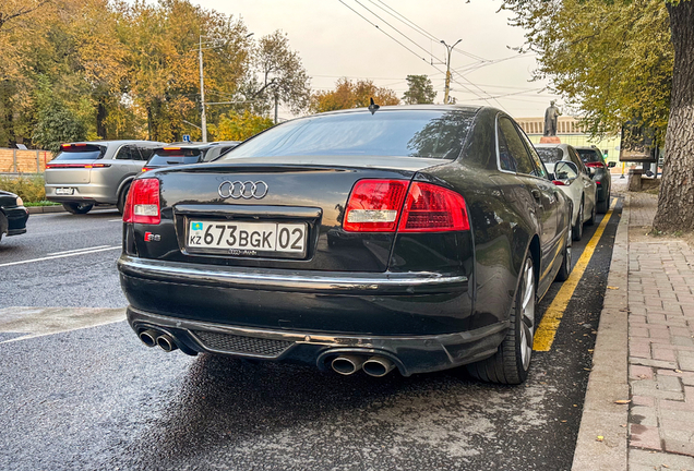 Audi S8 D3
