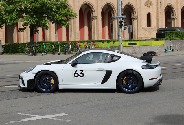 Porsche 718 Cayman GT4 RS Weissach Package