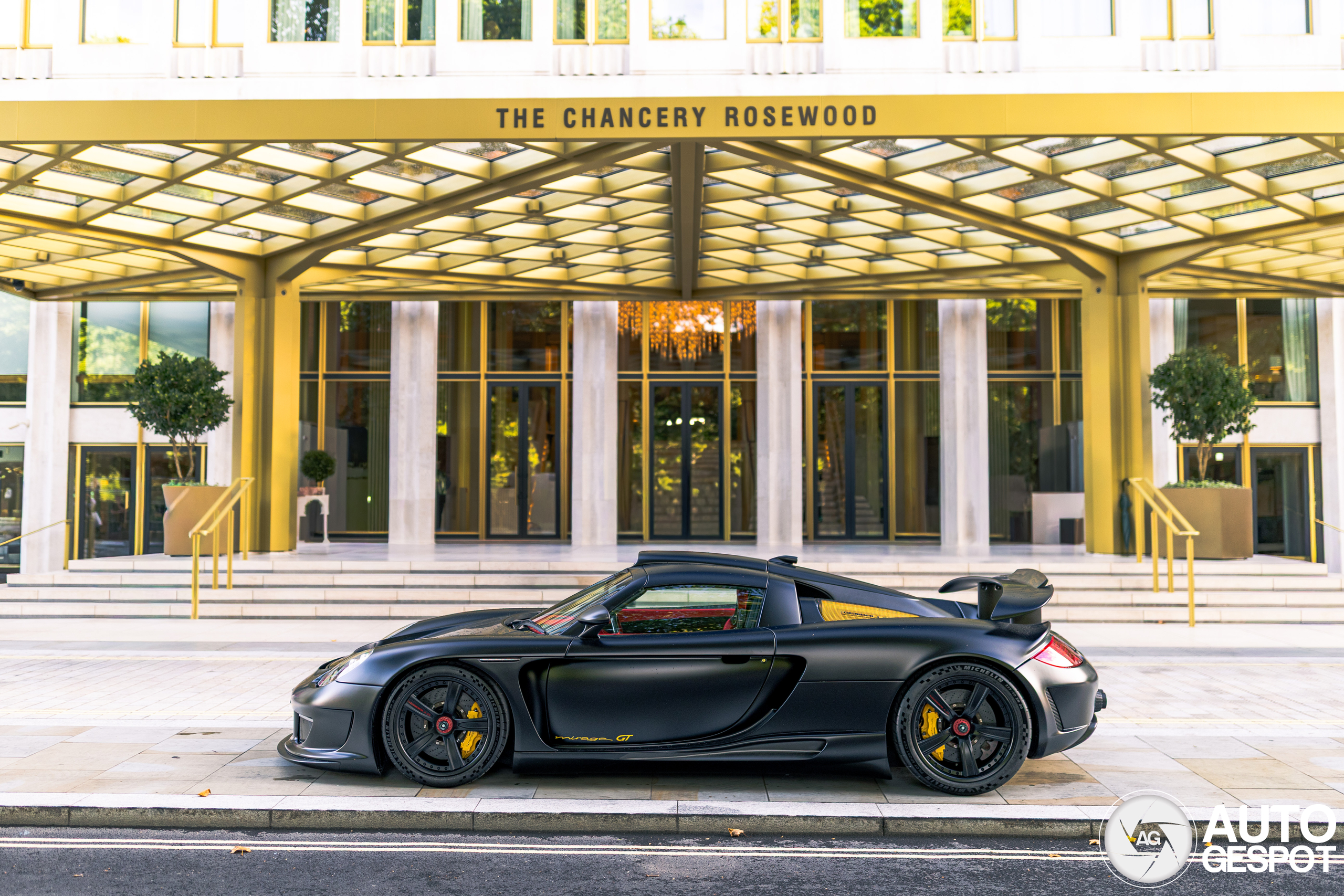 Gemballa Mirage GT Black Edition vs. Porsche Carrera GT
