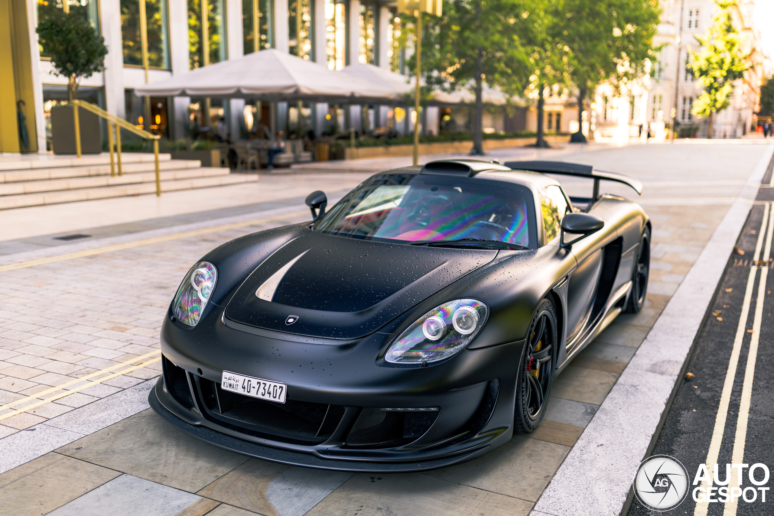 Gemballa Mirage GT Black Edition vs. Porsche Carrera GT