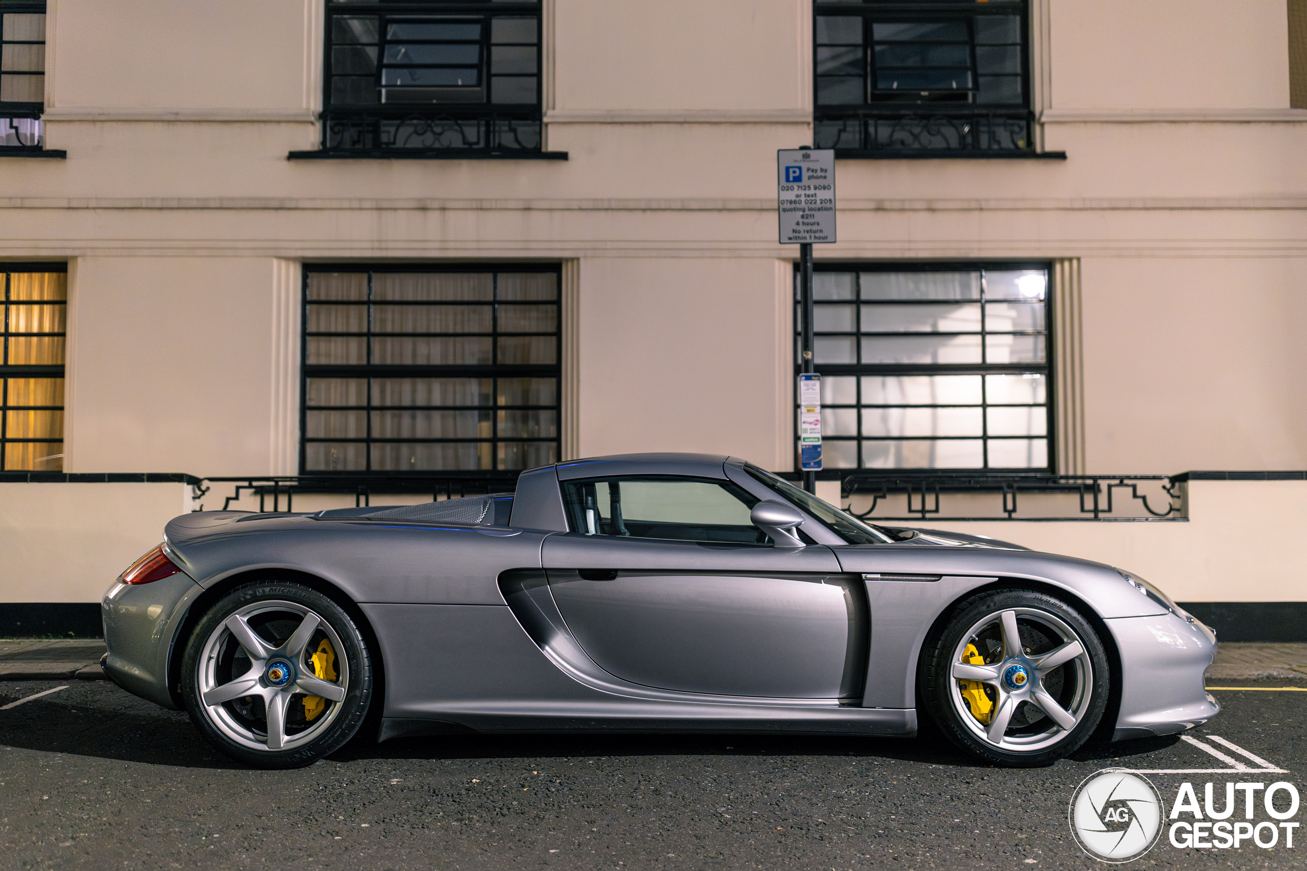 Gemballa Mirage GT Black Edition vs. Porsche Carrera GT
