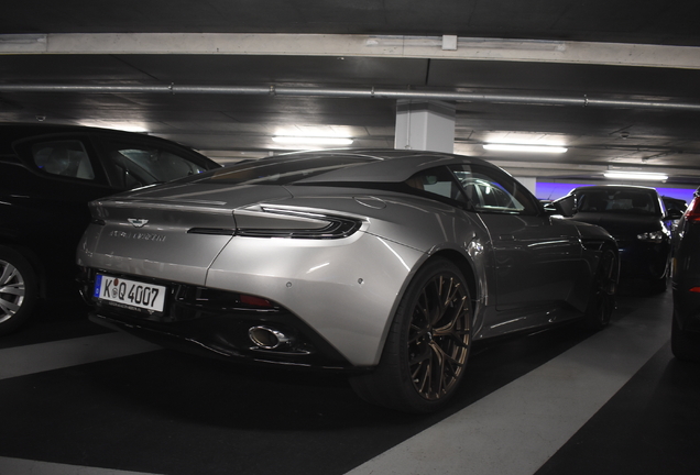 Aston Martin DB12