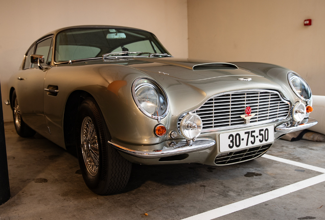 Aston Martin DB6 Vantage MKI