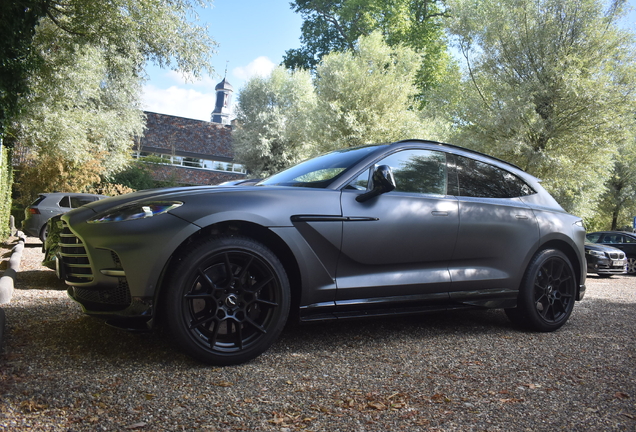 Aston Martin DBX707