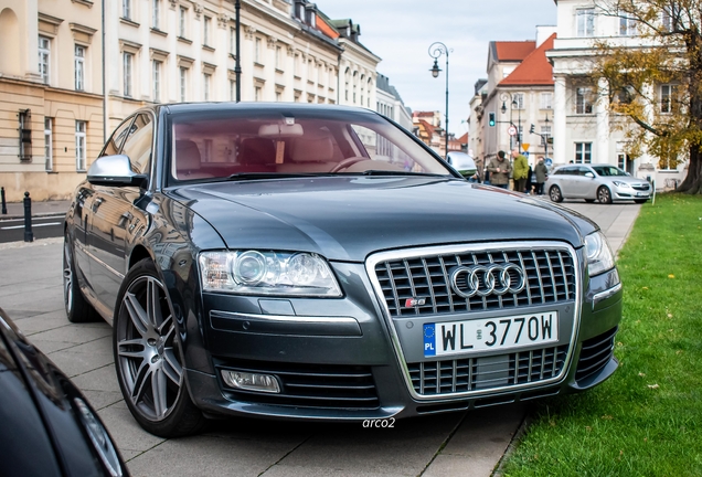 Audi S8 D3