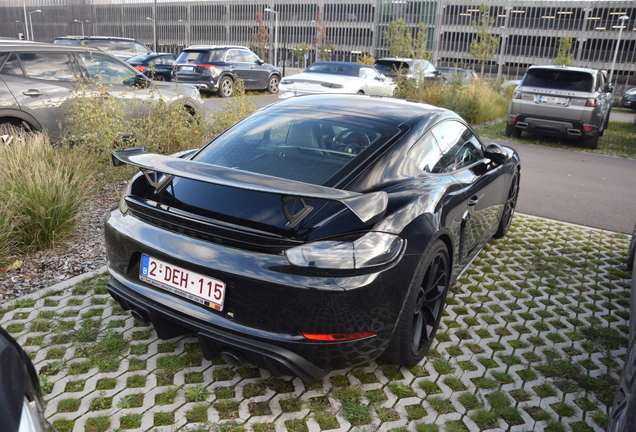 Porsche 718 Cayman GT4