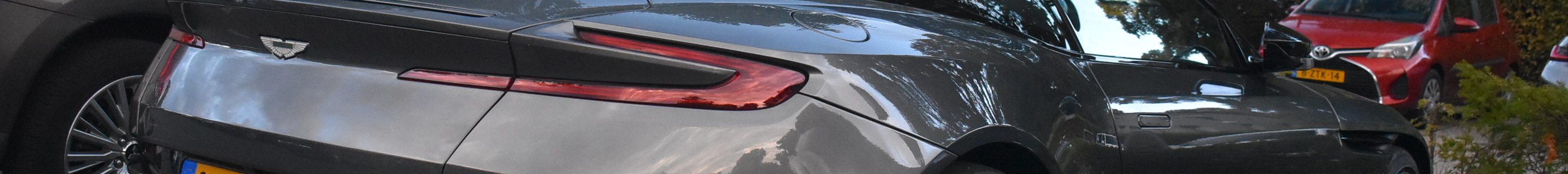 Aston Martin DB11